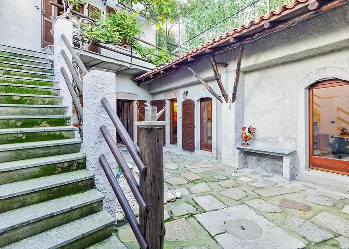 La Corte Dei Tre Nidi Проживание в семье Albavilla