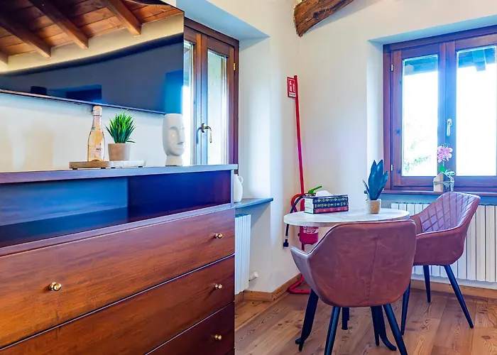 La Corte Dei Tre Nidi Проживание в семье Albavilla